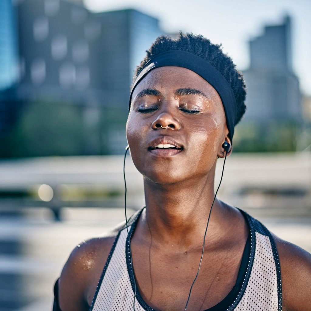 Fresh short hairstyles for working out your back