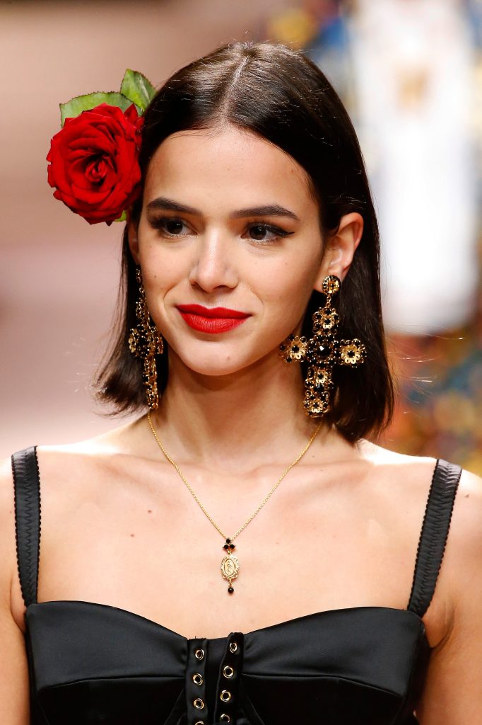 Impressive short fascinator hairstyles for wedding guest