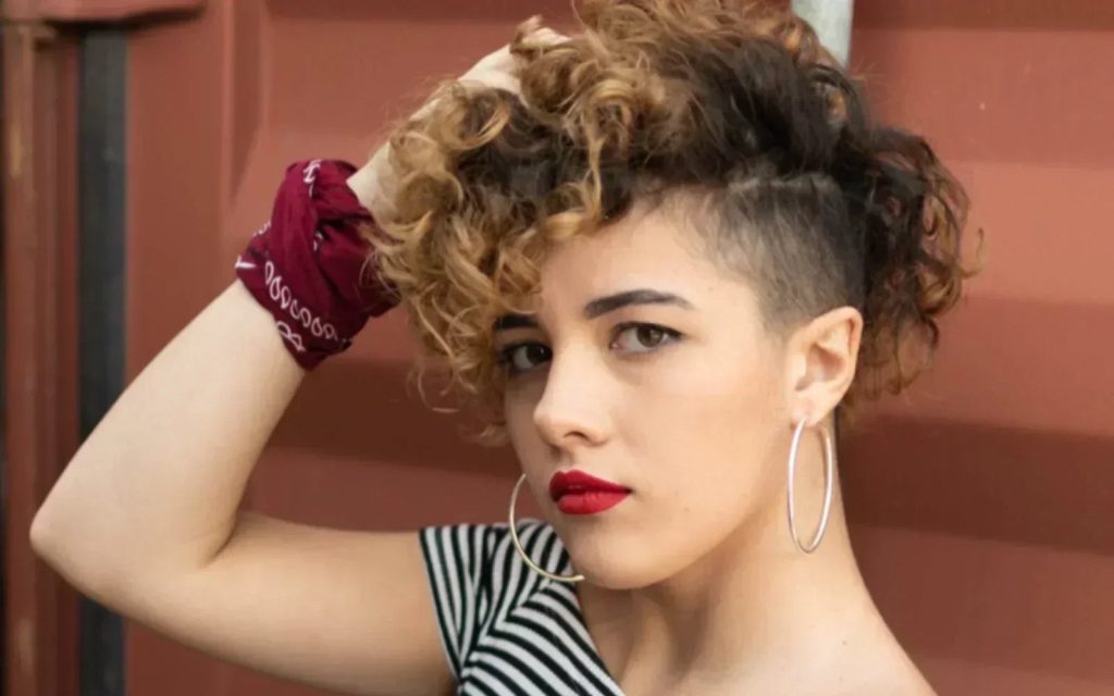 Artful easy short hairstyles for curly hair