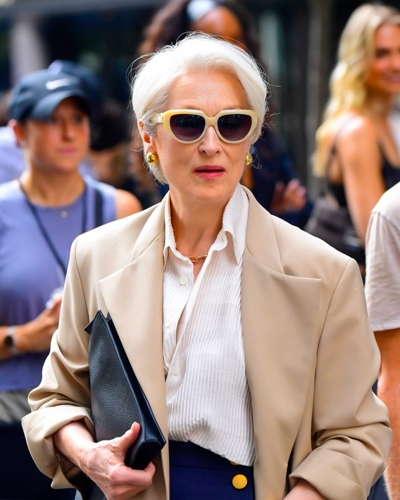 Inspiring short hairstyles for thin hair over 50 with glasses over 60