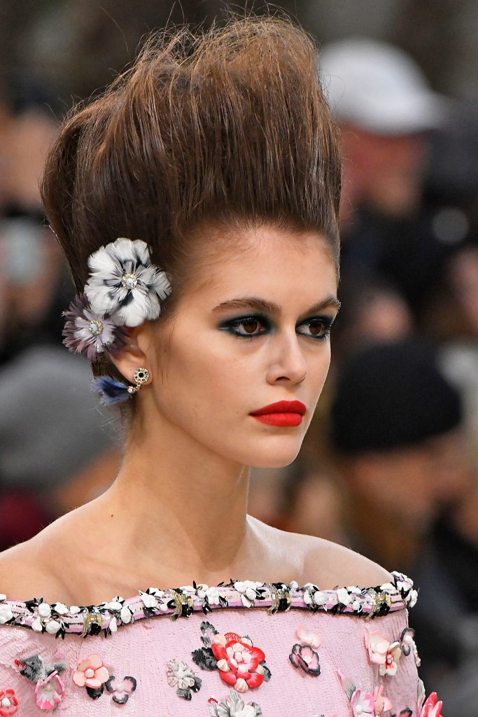 Striking short hairstyles for wedding guest formula