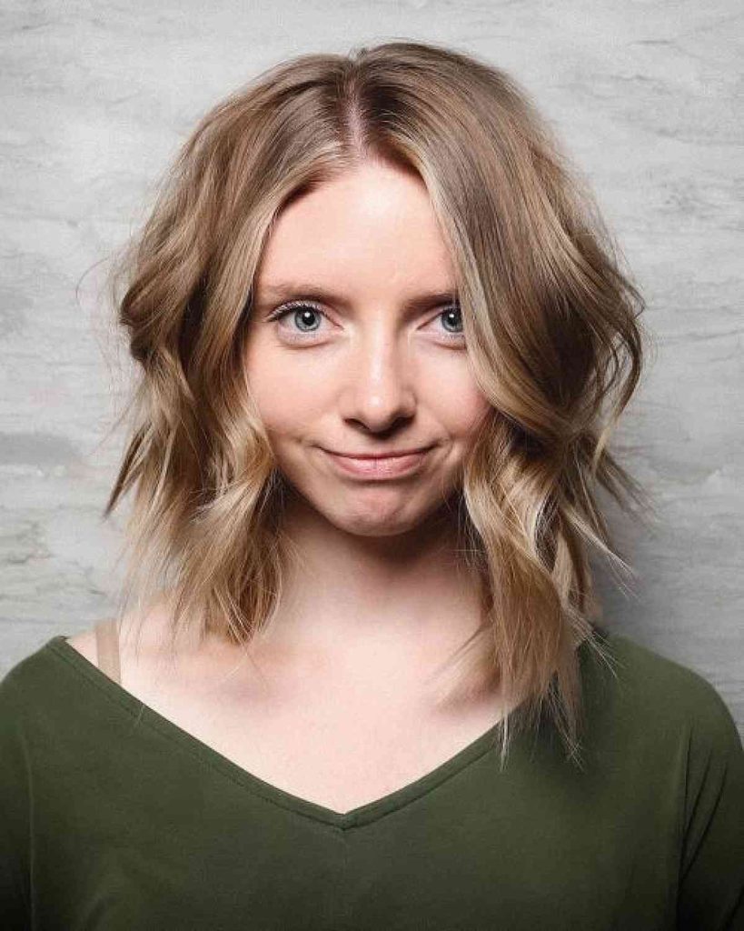 Layered short hairstyles for women for wavy hair
