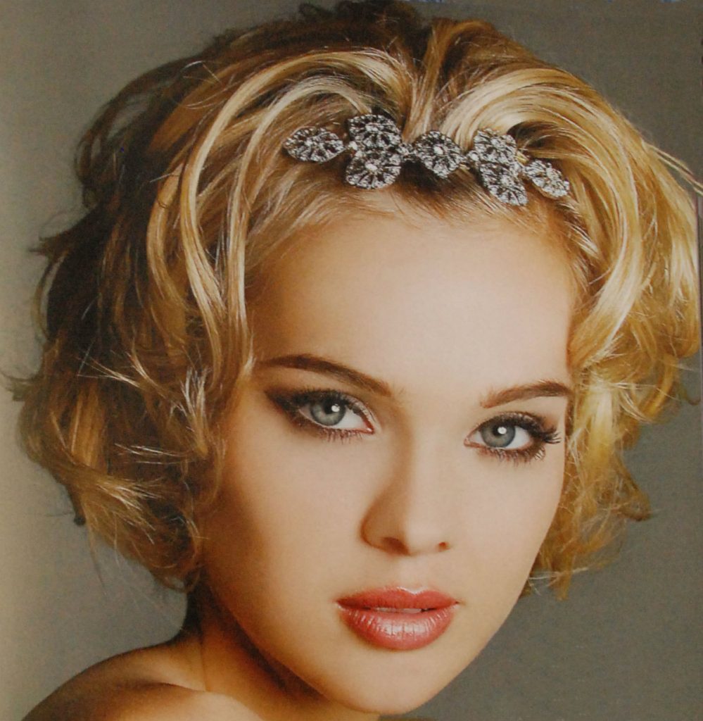 Comforting short loose curls hairstyles for wedding guest