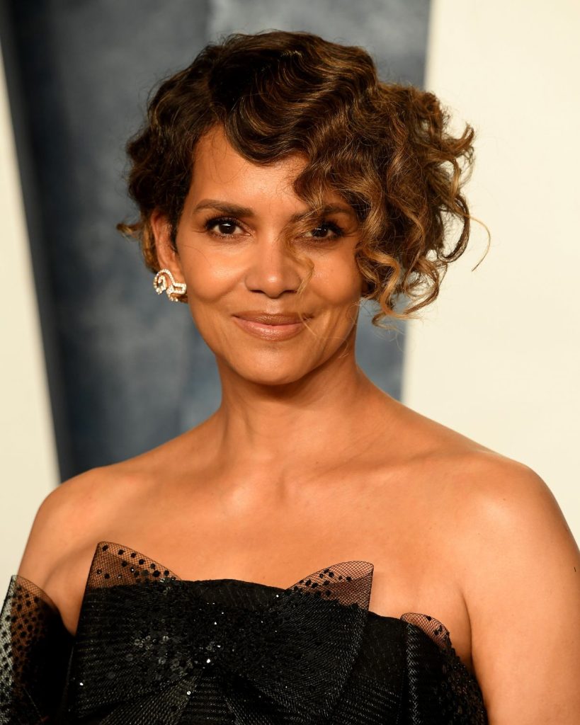 Practical black hairstyles over 50 for oval face