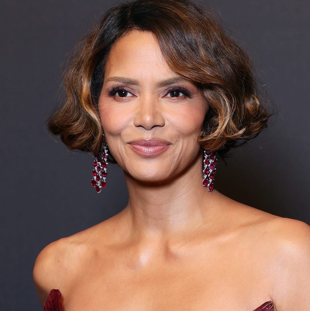 Seasonal short hairstyles 2026 women for round face