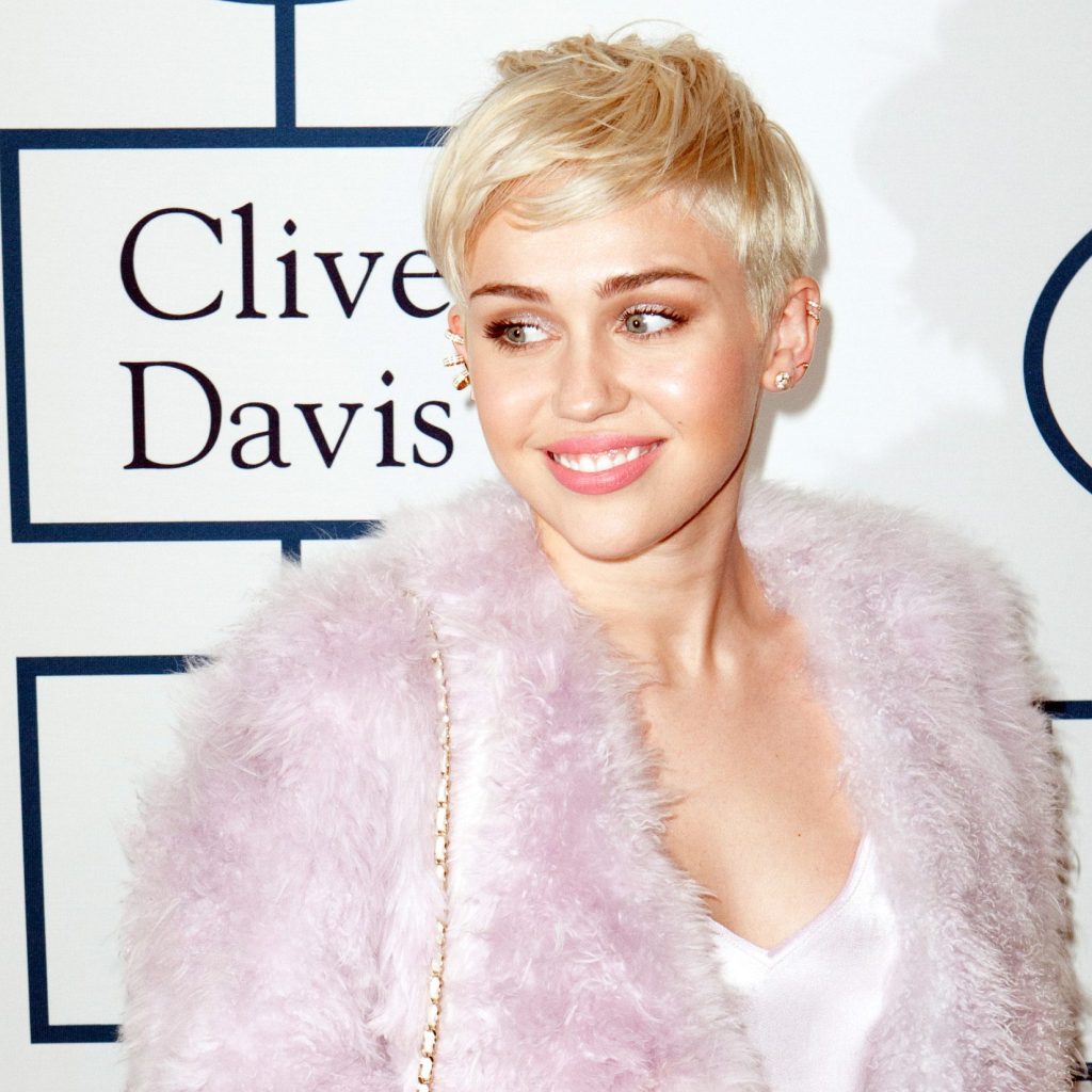 Sophisticated short hairstyles for women for school quick ideas