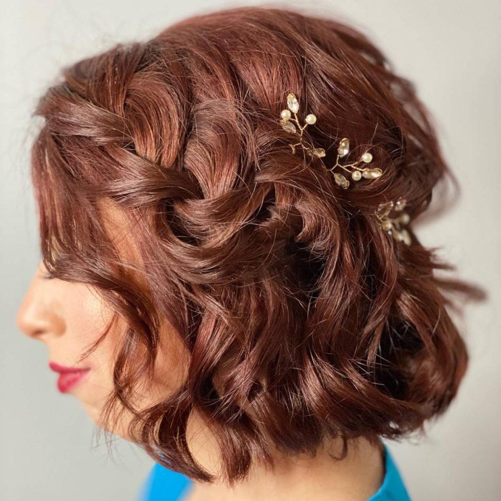 Serene short hairstyles for wedding guest
