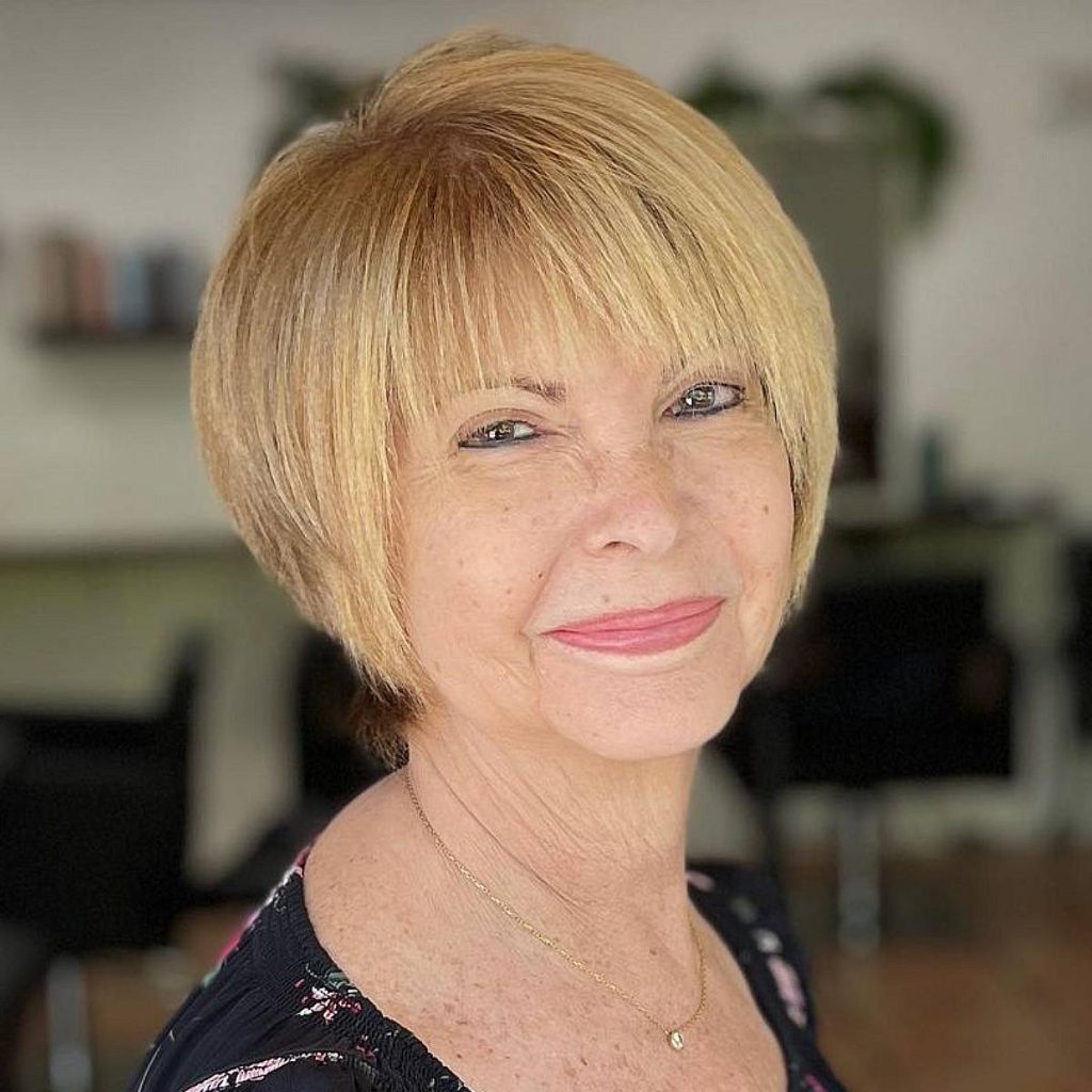 Dreamy short hairstyles for women over 50 thick hair