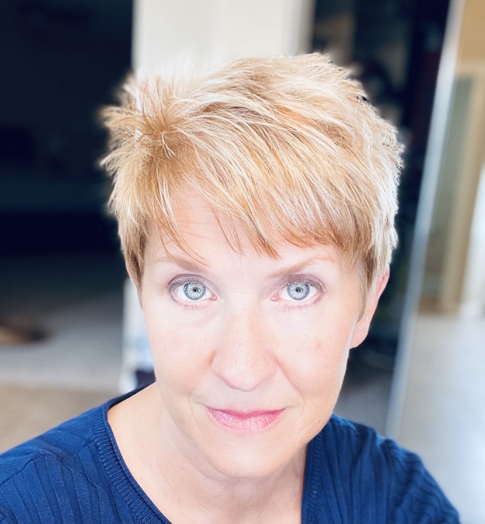 Refined medium short hairstyles for round face women