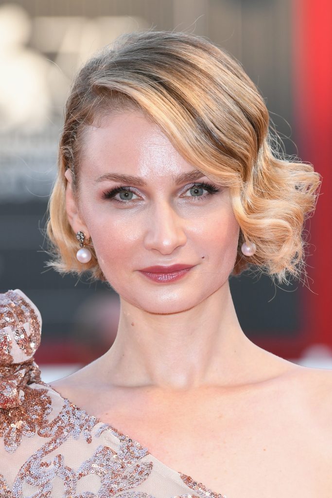 Spectacular short hairstyles for wedding guest 2026
