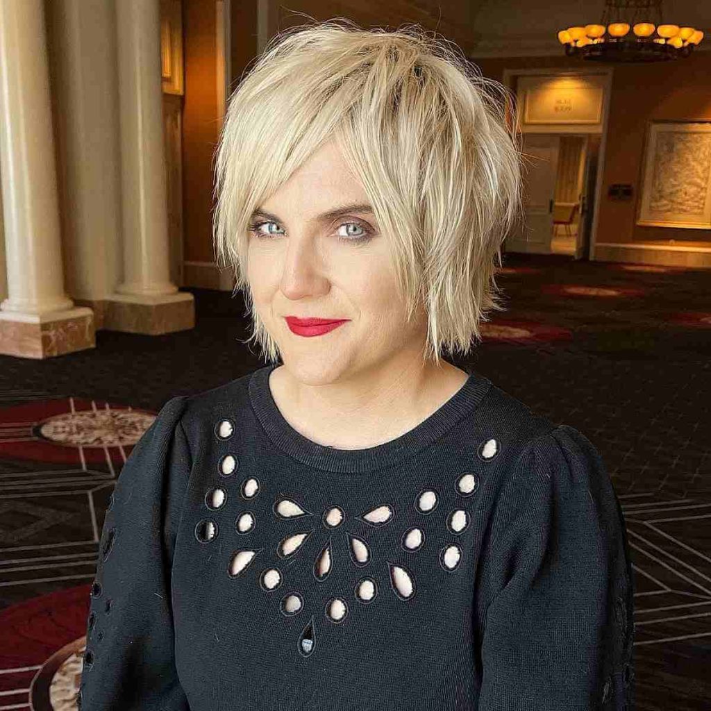 Peaceful hairstyles for women over 40 2026 for thick hair
