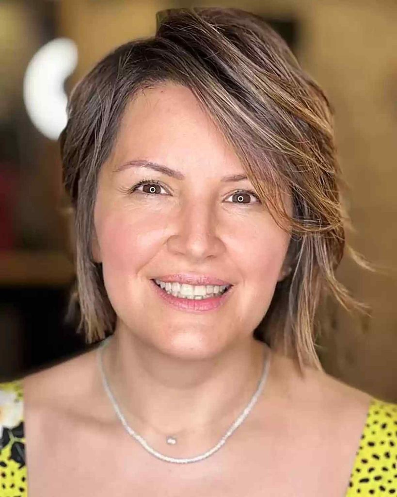Elegant professional short hairstyles over 40 round face