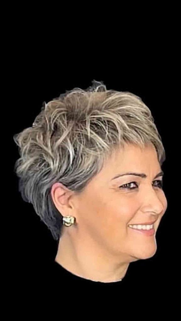 Bright cute short hairstyles for round face women
