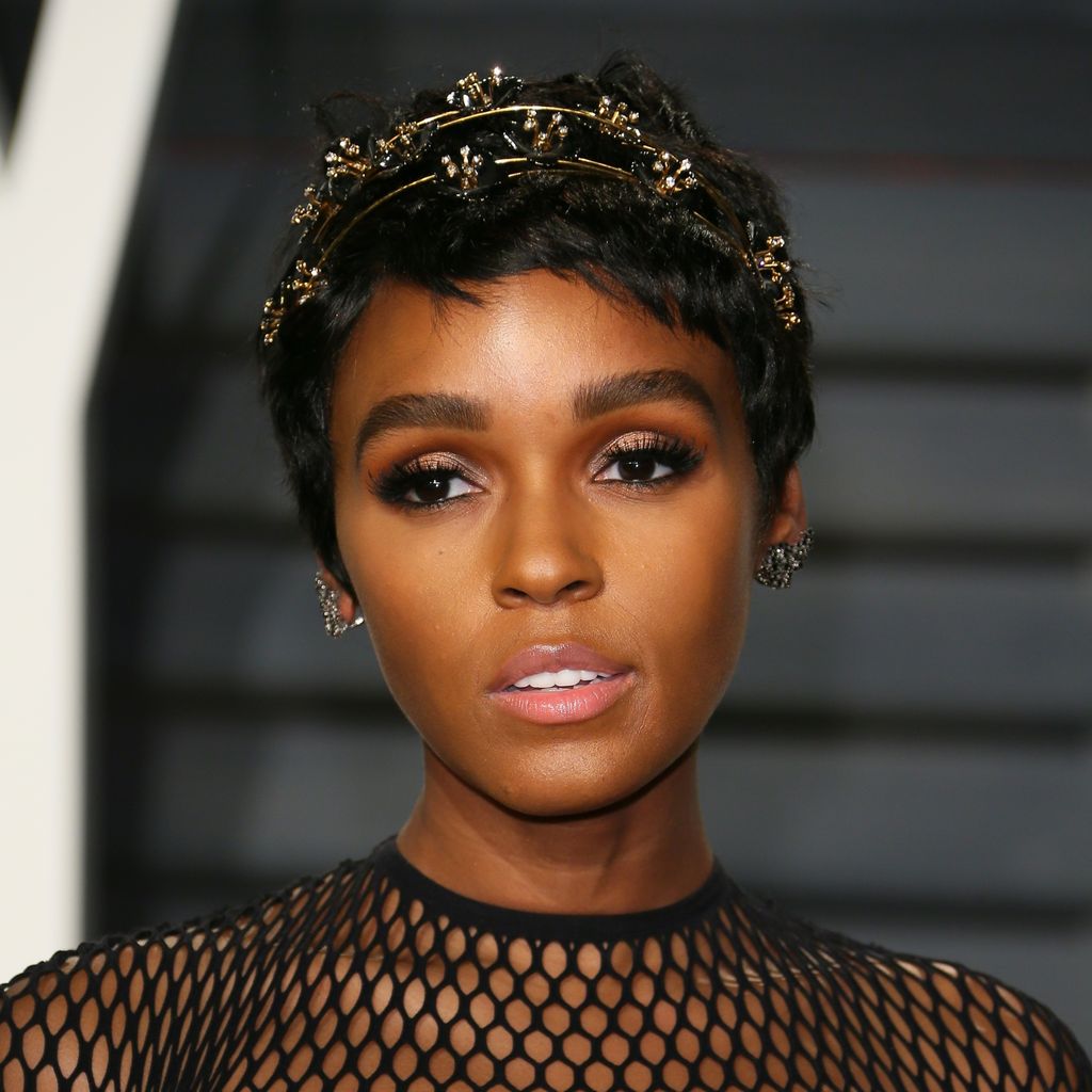 Remarkable short hairstyles for wedding guest everyday