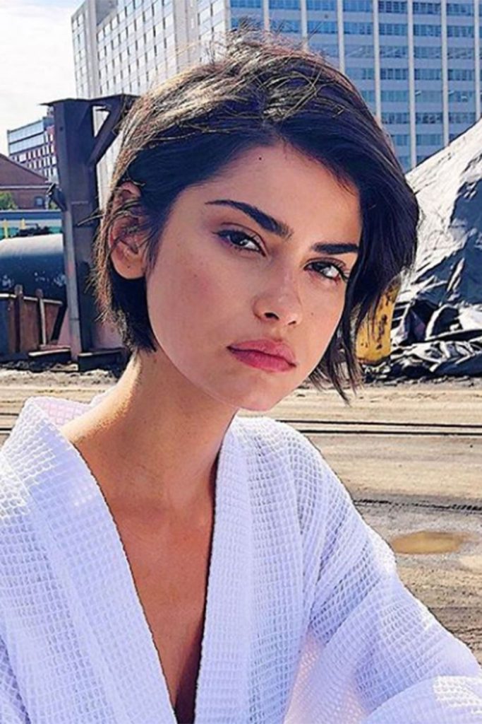 Airy best short hairstyles for women 2026