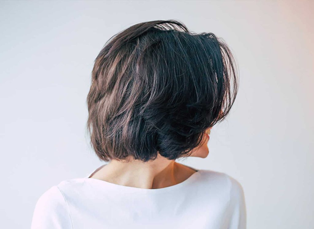 Hot short hairstyles for round face women for thick hair