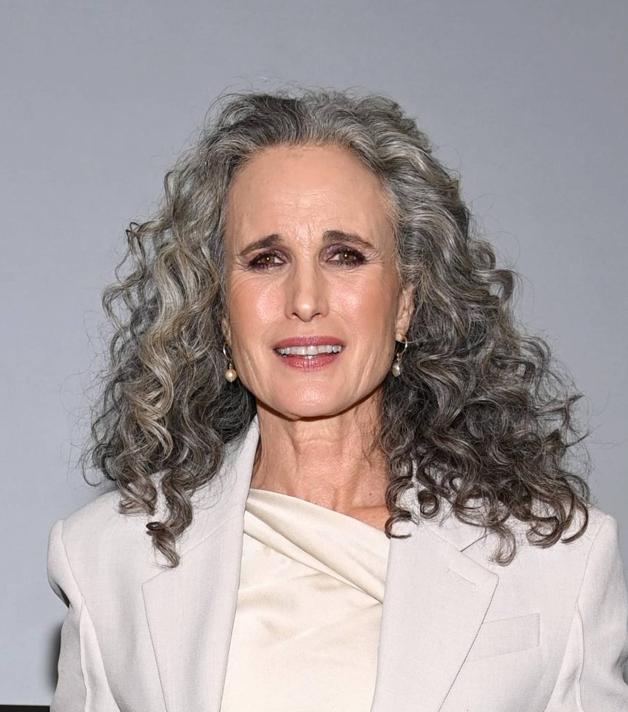 Space-saving hair styling ideas for long hairstyles over 60 women