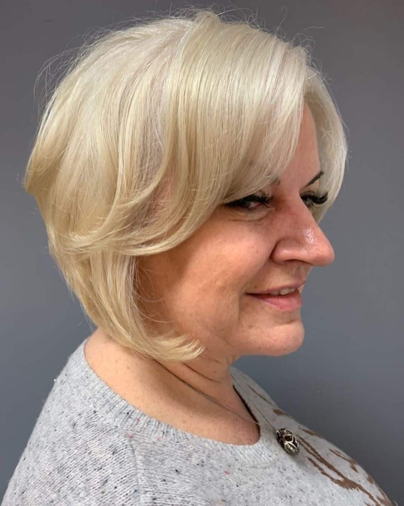 Go-to short hairstyles for round face women 2026