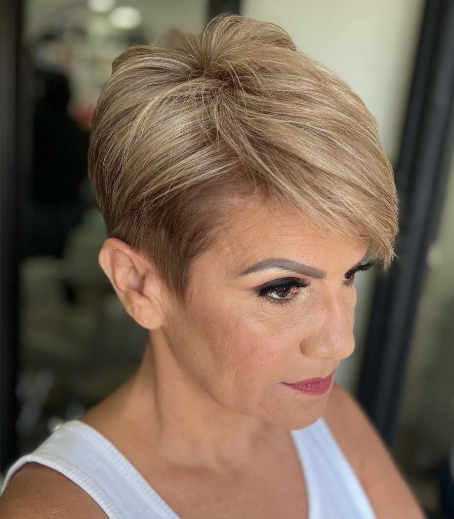 Trendsetting short hairstyles ideas for women for curly hair